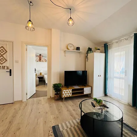 Toni House 505 Szveti Vlasz
